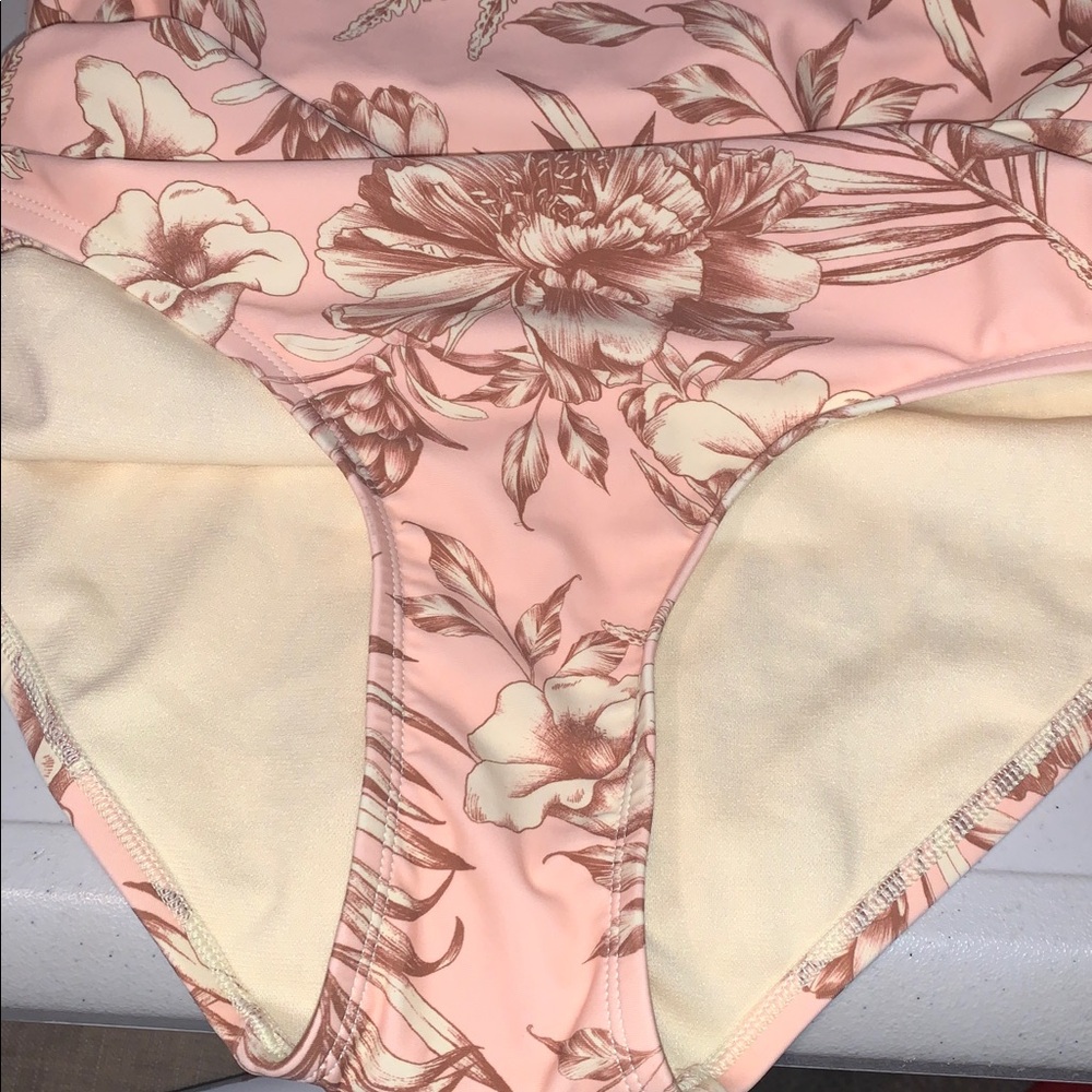 ⭐️ NEW-Floral One Piece Swimsuit - Peach and Cream
With built in bra - Picture 12 of 12